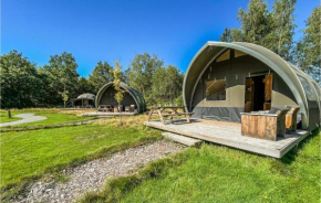 3 Bedroom Stunning StaCaravan In Hoogersmilde